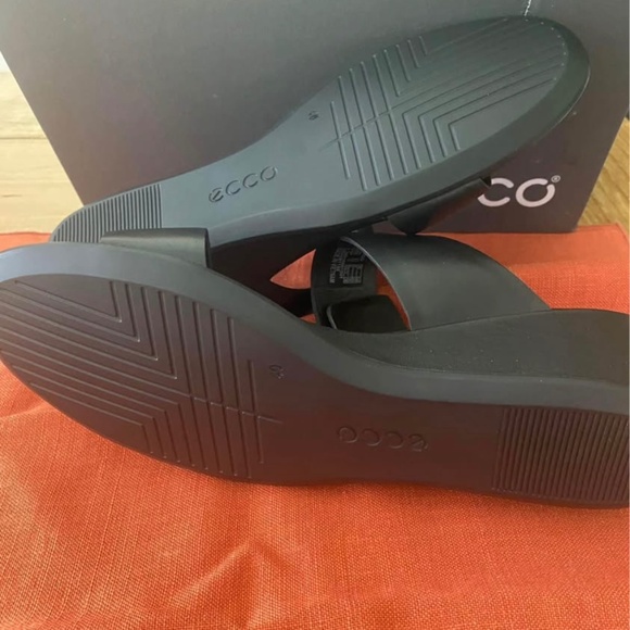 Ecco Sandal, Sz 9 - Picture 5 of 6